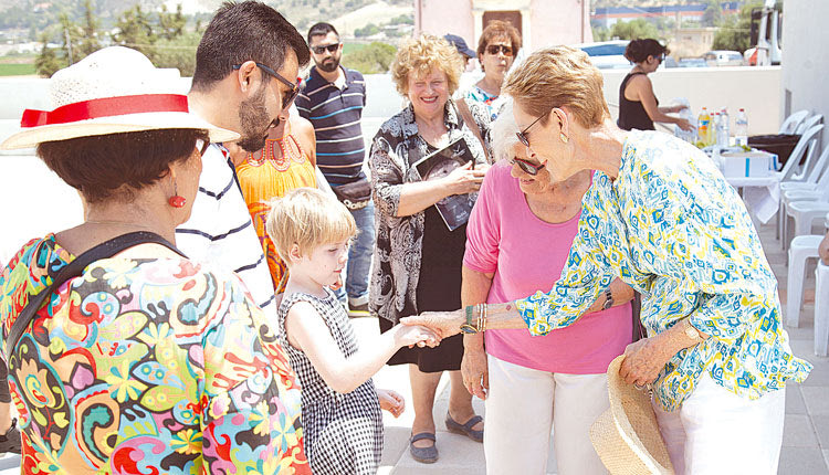 Η ΠΡΕΣΒΕΙΡΑ ΤΩΝ ΠΑΙΔΙΩΝ ΚΑΙ ΤΩΝ ΜΗΤΕΡΩΝ ΣΑΛΙΜΑ ΑΓΑ ΧΑΝ ΜΙΛΑ ΣΤΗΝ “Π”