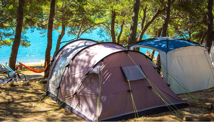 Στροφή στο κάμπινγκ λόγω χρημάτων