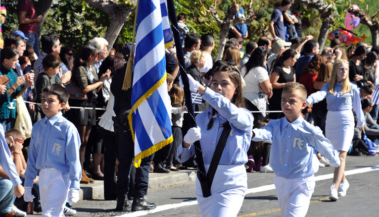 εκδηλώσεις για το «ΟΧΙ»: Εντυπωσίασαν οι σημαιοφόροι