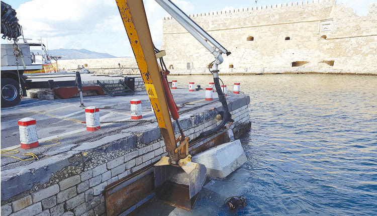 Έργα αποκατάστασης στο δυτικό λιμάνι