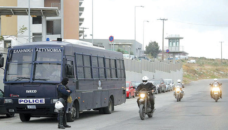 Δίπλα από το Αστυνομικό Μέγαρο ήθελε να παραλάβει τα ναρκωτικά ο 31χρονος (φωτο αρχείου)