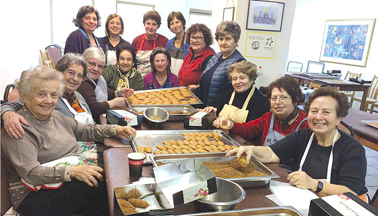 ΤΟ ΣΩΜΑ ΕΛΛΗΝΙΔΩΝ ΟΔΗΓΩΝ ΕΦΤΙΑΞΕ 300 ΚΙΛΑ ΚΟΥΡΑΜΠΙΕΔΕΣ ΚΑΙ ΜΕΛΟΜΑΚΑΡΟΝΑ