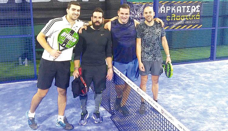 1ο τουρνουά Padel στο Ηράκλειο : Αριστερά οι νικητές στους άνδρες Α’ επιπέδου Χ. Κόκκινος και Ι. Μανιός. Δεξιά οι φιναλίστ