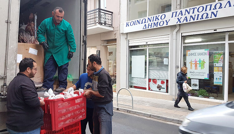 Πέντε τόνους χοιρινό μοίρασε η Τράπεζα Χανίων