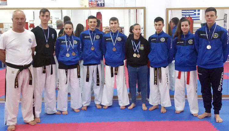 Η ομάδα Taekwondo DO I.T.F Χερσονήσου που πήρε 8 μετάλλια