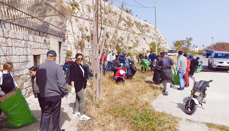 Άστραψαν τα τείχη από την εθελοντική δράση