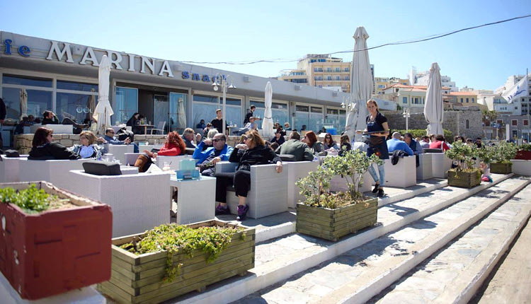 Αλλάζουν όλα στο cafe “Μαρίνα”