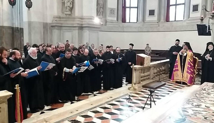 Ιερά παράκληση στον καθολικό ναό της Santa Maria Della Salute στη Βενετία, όπου φυλάσσεται η θαυματουργή εικόνα της Παναγίας Μεσοπαντίτισσας, τελέστηκε χοροστατούντος του Σεβασμιότατου Μητροπολίτη Ρεθύμνης και Αυλοποτάμου κ. Ευγένιου και με τη συμμετοχή των ιεροψαλτών του Ηρακλείου. 