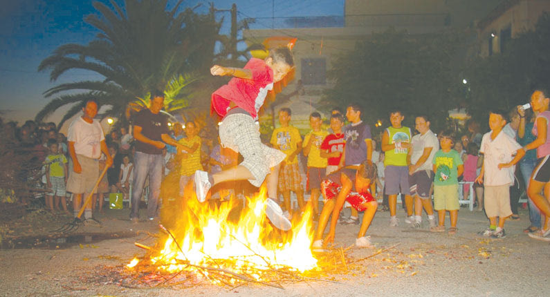 Γιορτάζουν το έθιμο του Κλήδονα