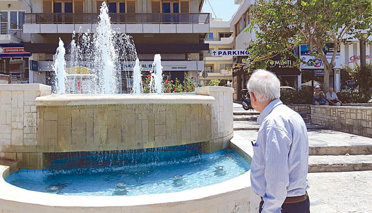 το συντριβάνι στην πλ. Κορνάρου