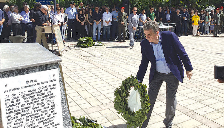 Η κατάθεση στεφάνου από τον περιφερειάρχη Κρήτης