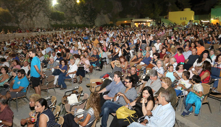 Παράσταση στο κηποθέατρο κόσμος