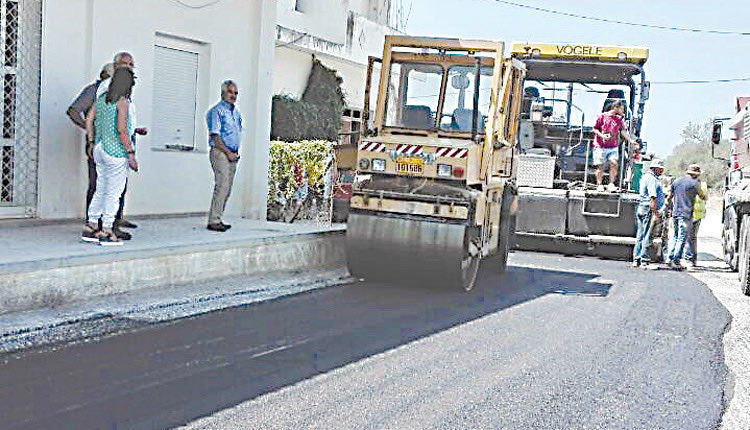 Την εργολαβία συντήρησης του αποκαλούμενου «δρόμου νεκροταφείου» που βρίσκεται στις Μοίρες του Δήμου Φαιστού, επισκέφθηκε ο αντιπεριφερειάρχης Ηρακλείου Ευρυπίδης Κουκιαδάκης.