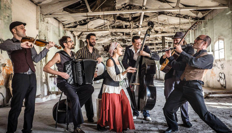 Η Barcelona Gipsy Balkan Orchestra στο φεστιβάλ του Δήμου Ηρακλείου «Κρήτη, μια ιστορία, πέντε συν ένας πολιτισμοί»