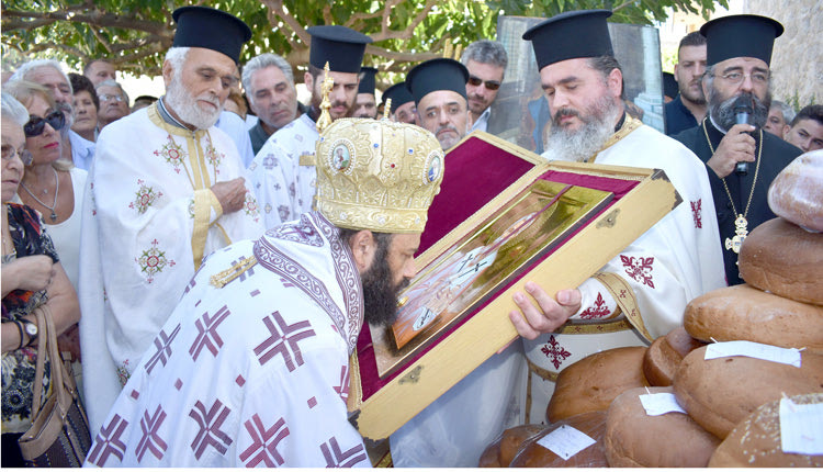 Η μνήμη του Αγίου Μύρωνα, επισκόπου Κρήτης του Θαυματουργού και πολιούχου και προστάτη της ομώνυμης κωμόπολης, γιορτάσθηκε προχθές παρουσία πλήθους πιστών.