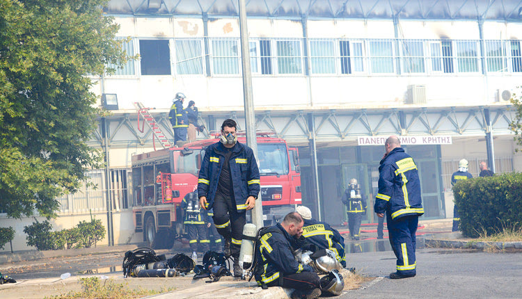 H Kαταστροφική πυρκαγιά στις εγκαταστάσεις του Πανεπιστημίου Κρήτης: Μεγάλη μάχη έδωσαν οι πυροσβέστες