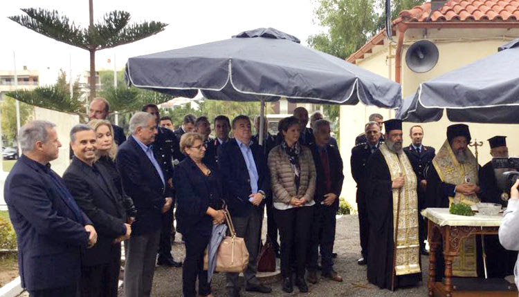 στην τελετή παράδοσης της δωρεάς της οικογένειας Λεμπιδάκη στην Αστυνομία της Κρήτης, παρουσία της υπουργού Προστασίας του Πολίτη ‘Ολγας Γεροβασίλη.