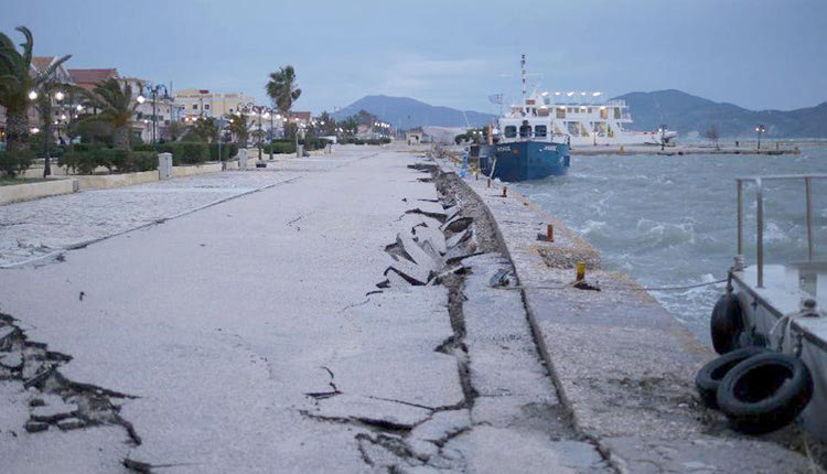 Το λιμάνι του Ληξουρίου μετά τον σεισμό τον Φεβρουάριο του 2014