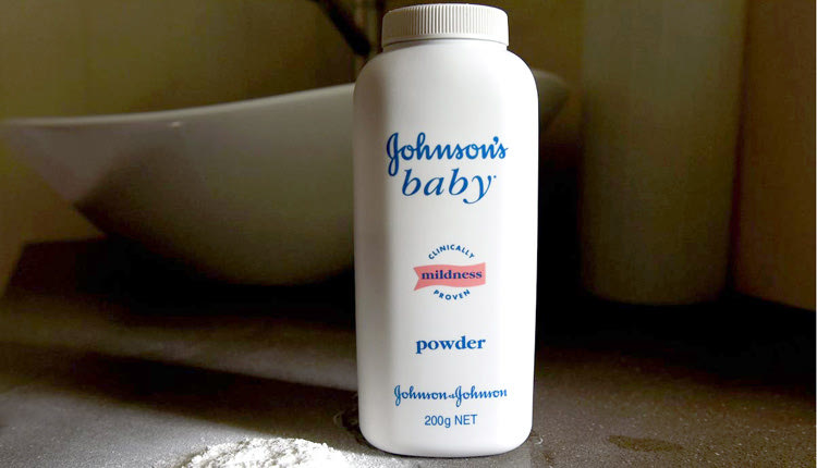 η εταιρεία Johnson & Johnson γνώριζε επί δεκαετίες ότι το ταλκ Baby Powder περιείχε αμίαντο, μια ουσία που θεωρείται καρκινογόνα.