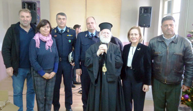 Ευχές, κάλαντα και δώρα για τα παιδιά των Κλειστών Δομών