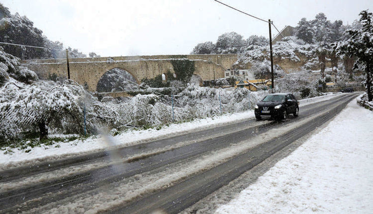 Στα λευκά ντύνονται πολλές περιοχές της Κρήτης