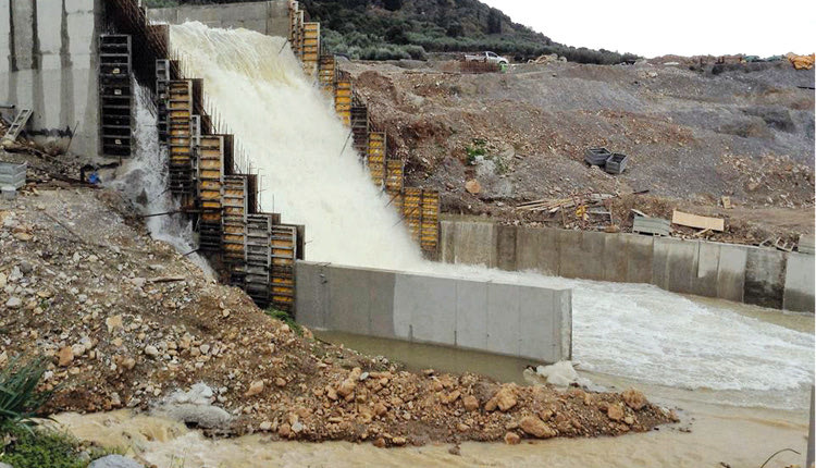 Νέες ροές στο φράγμα Αποσελέμη από τη σήραγγα του Οροπεδίου