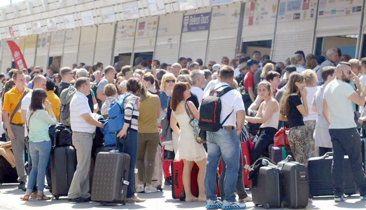 Τουρίστες στο Αεροδρόμιο Ηρακλείου