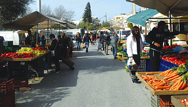 Βαρύ το κλίμα για την αναβολή στο θέμα των λαϊκών