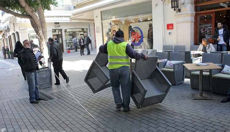 Οι παράνομες κατασκευές καταστημάτων καφέ