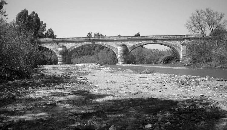 Η γέφυρα του ποταμού Κερίτη στον Αλικιανό πριν καταρρεύσει