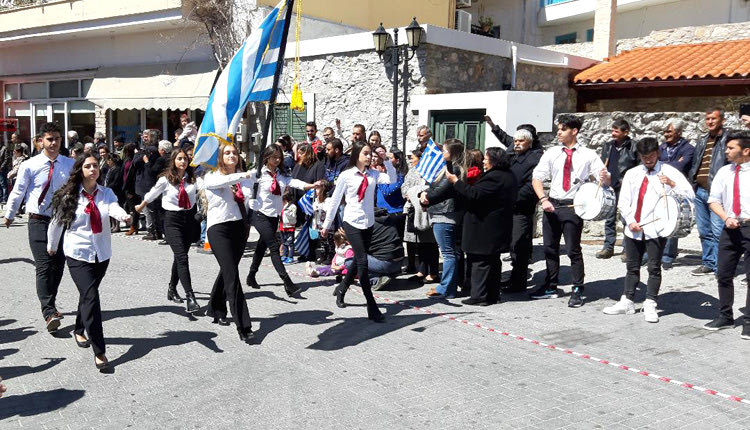 παρέλαση για την 25η Μαρτίου στη Βιάννο