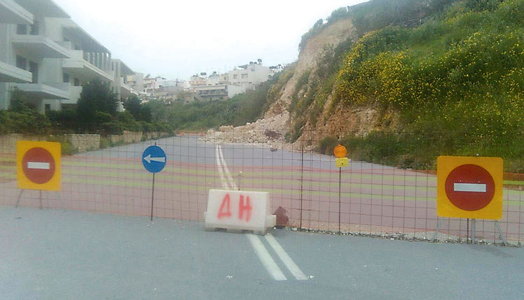 Σχεδον δύο μήνες θα κλείσουν σε λίγο από την κατολίσθηση στην οδό Ξάνθου και ακόμα  δεν έχει γίνει τίποτα.