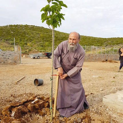 Εθελοντική δενδροφύτευση πραγματοποιήθηκε στο οροπέδιο του Στρούμπουλα στο περίβολο του Ι.Ν. Αγίου Γεωργίου.