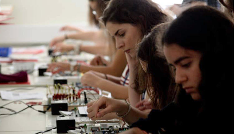 Γένους... θηλυκού το 1ο θερινό Σχολείο στο Τμήμα Υπολογιστών