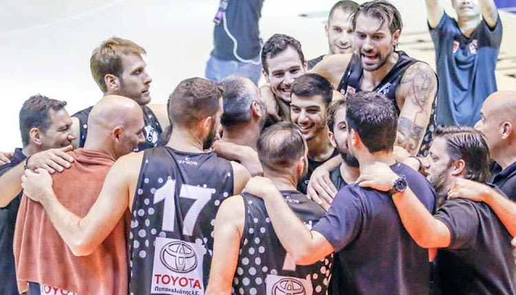 Η ομάδα  μπάσκετ του ΟΦΗ στο Si Saket Basketball World της Ταϊλάνδης