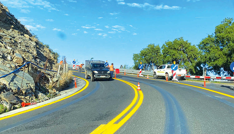 διερευνητικές τομές επί του Βόρειου Οδικού Άξονα Κρήτης, στο ύψος της Λυγαριάς, όπου και είχαν παρατηρηθεί σημαντικές ρωγματώσεις.