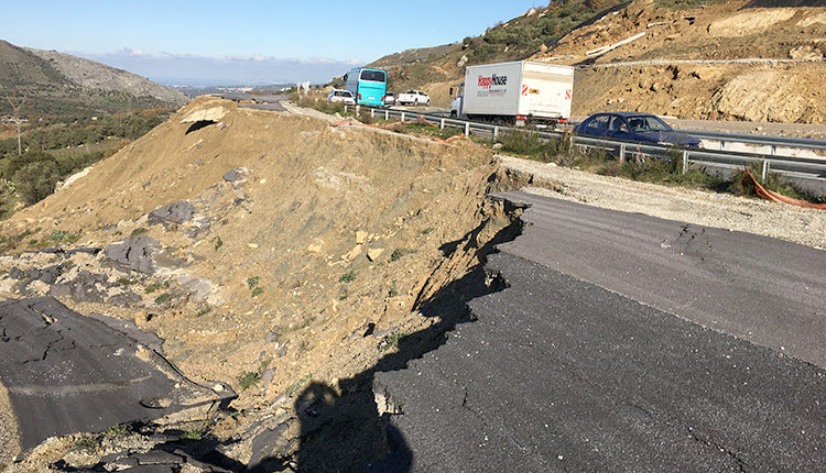 καθίζηση στο δρόμο της Μεσαράς