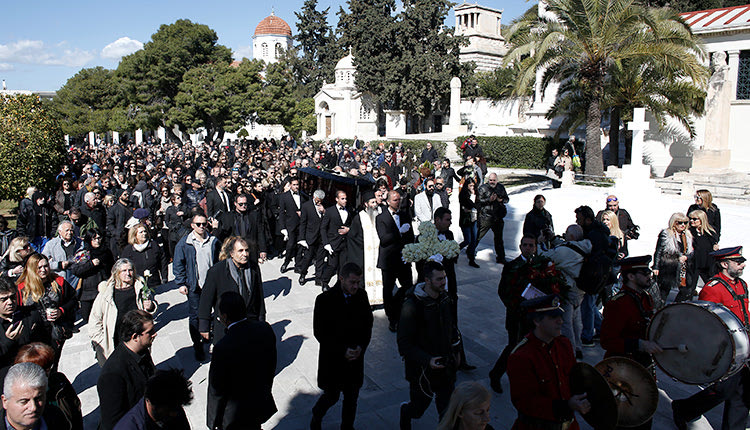 Η ΕΛΛΑΔΑ ΑΠΟΧΑΙΡΕΤΗΣΕ ΤΟΝ ΚΩΣΤΑ ΒΟΥΤΣΑ