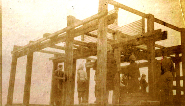 Οι φωτογραφίες της ημέρας από την εκτέλεση των πρωταιτίων της σφαγής του Ηρακλείου, το 1898