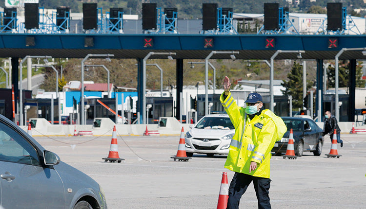 έλεγχοι σε δρόμους για τον περιορισμό της πανδημίας του κοροναϊού