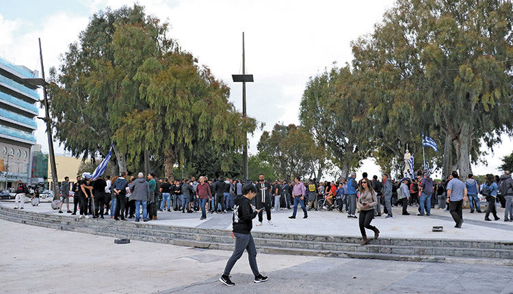 Επεισόδια στην πλατεία Ελευθερίας για τους... μετανάστες