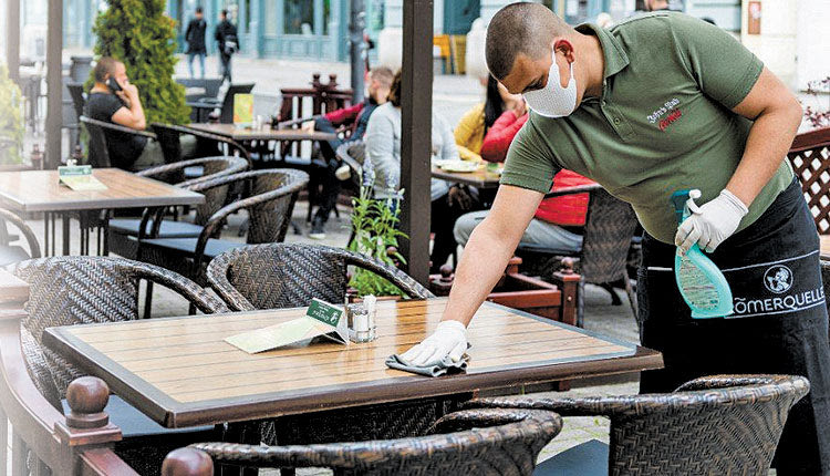 Το σχέδιο για να ανοίξουν νωρίτερα μπαρ, εστιατόρια και καφετέριες