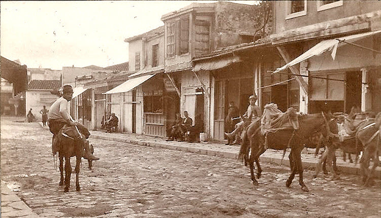 Η φωτογραφία της ημέρας: Κρήτη 1900. H νότια πλευρά της λεωφ. Καλοκαιρινού με πλάτη τη Χανιώπορτα