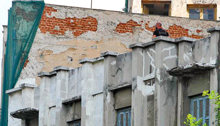 Αυτοσχέδιους εκρηκτικούς μηχανισμούς, γκαζάκια και δοχεία με εύφλεκτα υλικά είναι κάποια από τα ευρήματα της αστυνομίας στην κατάληψη «Terra Incognita» στη Θεσσαλονίκη