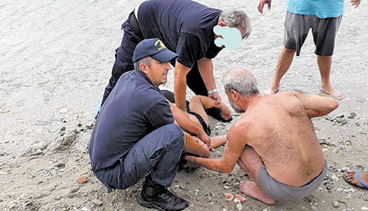 Λιμενικοί έσωσαν τη ζωή λουόμενης