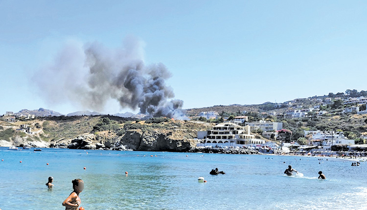 ΦΩΤΙΑ ΣΤΗΝ ΑΓΙΑ ΠΕΛΑΓΙΑ: Όλοι φοβήθηκαν ένα νέο Μάτι ...