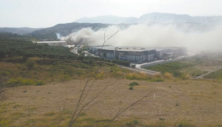 Στον Κρουσώνα όπου υπέστη τεράστιες ζημιές η επιχείρηση με τα αρτοπαρασκευάσματα από φωτιά