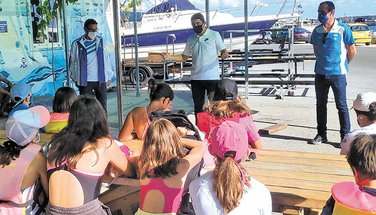 Κακλαμανάκης και Καγιαλής «έζησαν αθλητικά» με τους μικρούς ιστιοπλόους του ΝΟ Γαζίου Κρήτης