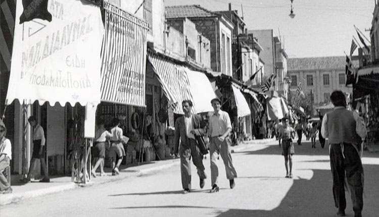 Οι φωτογραφίες της ημέρας: 1959. Μια βόλτα στην αγορά του Ηρακλείου