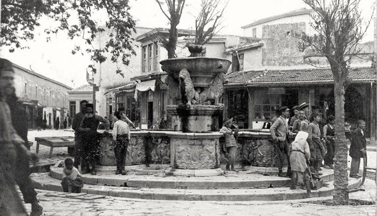 Οι φωτογραφίες της ημέρας: Τα περίφημα Λιοντάρια του Ηρακλείου το 1901